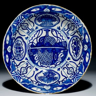 Een grote Delftse blauwwitte kom in Ming-stijl, 2e helft 17e eeuw