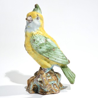 Een polychroom model van een vogel op tak, Frankrijk of Delft, 18/19e eeuw