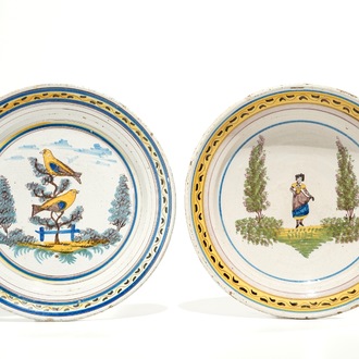 Twee polychrome Brussels aardewerken schotels, 1e helft 19e eeuw