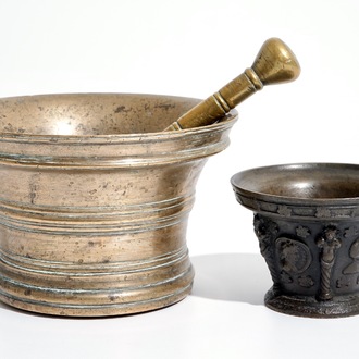 Deux mortiers et un pilon en bronze, France ou Flandres, 16/17ème