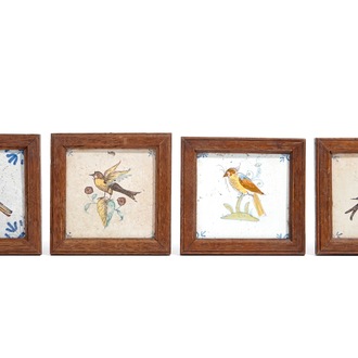 Vier polychrome Delftse tegels met vogels, 17e eeuw