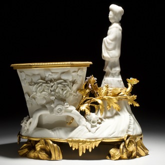 Blanc de Chine, Meissen en Saint-Cloud porselein met vergulde bronsmontuur gesigneerd Ateliers Bointaburet à Paris, 19e eeuw