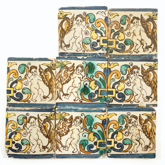 Acht Spaanse of Portugese tegels met putti en gekroonde adelaars, 17e eeuw