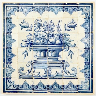Een groot blauwwit Portugees tegeltableau met een bloemvaas, wellicht Lissabon, 17/18e eeuw