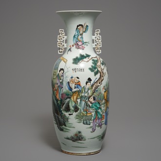 Un vase en porcelaine de Chine famille rose à double décor, 19/20ème