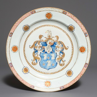 Een grote Chinese wapenschotel, Yongzheng/Qianlong