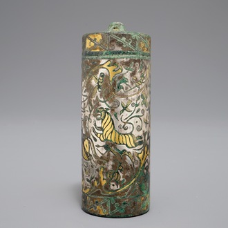Een Chinees deels verguld en verzilverd bronzen zegel of papiergewicht, Han of later