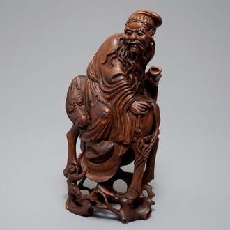 Een grote Chinese bamboe figuur van een wijze te paard, Qing