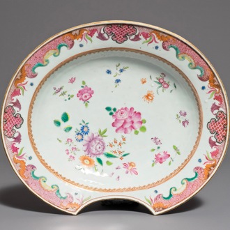 Een Chinese famille rose scheerkom, Qianlong