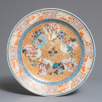 Een grote Chinese famille rose schotel met mandarijns decor, Qianlong