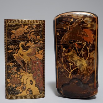 Twee Japanse brillenkokers in gelakt en verguld schildpadfineer en hoorn, Meiji, 19e eeuw