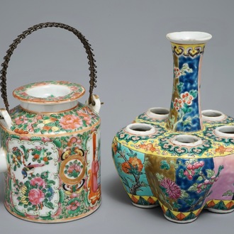 Een Chinese famille rose tulpenvaas voor de Straits of Peranakan markt en een Canton theepot, 19e eeuw