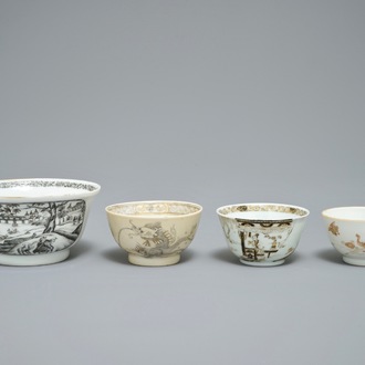 Een Chinese kom en drie kopjes met grisaille en verguld decor, Yongzheng/Qianlong