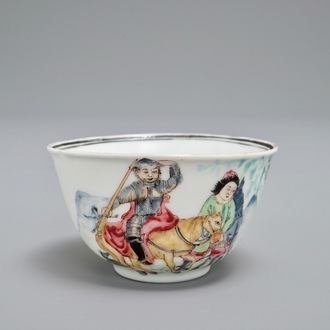 Een Chinese famille rose theekom met decor van 'Don Quichot', Qianlong