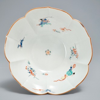 Een Japanse lotusvormige Kakiemon kom met spelende jongens, Edo, 17e eeuw