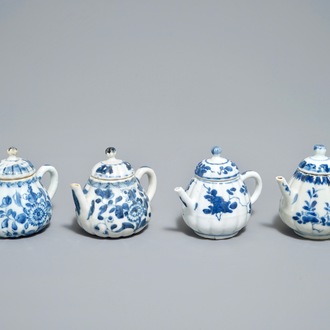 Vier Chinese blauwwitte meloenvormige theepotjes, Kangxi