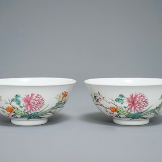 Twee fijne Chinese famille rose kommen met floraal decor, Guangxu merk, 19/20e eeuw