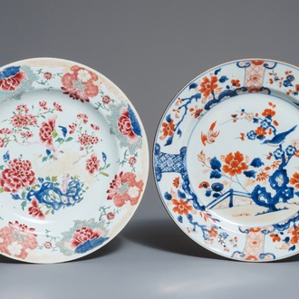 Twee Chinese famille rose en Imari-stijl schotels, Kangxi/Yongzheng
