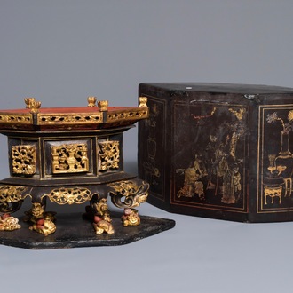 Een Chinese altaardoos in verguld en gelakt hout voor de Straits of Peranakan markt, 19e eeuw