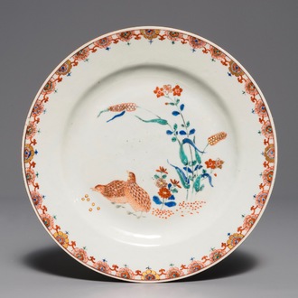 Une assiette en porcelaine de Chine de style Kakiemon à décor de cailles, Qianlong