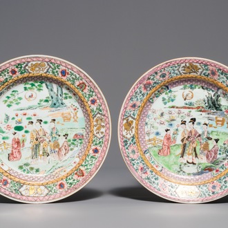 Twee Chinese famille rose borden met figuren in een tuin, Yongzheng