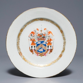 Een Chinees famille rose wapenbord voor de Engelse markt, Qianlong