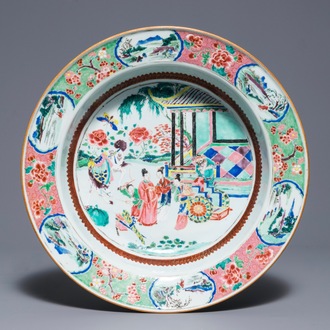 Een Chinees famille rose bassin met figuren in een tuin, Yongzheng