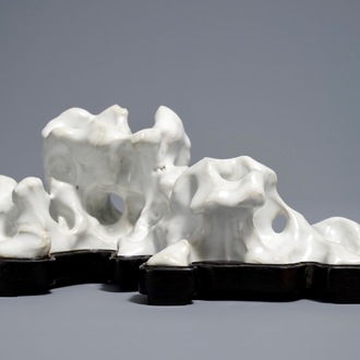Un repose-pinceaux en porcelaine blanc de Chine, 19/20ème