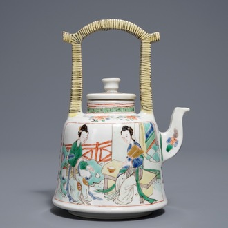 Une théière couverte en porcelaine de Chine famille verte, Kangxi