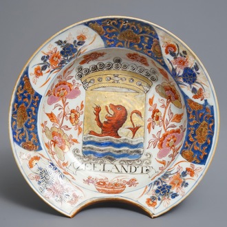 Un plat à barbes en porcelaine de Chine rose-Imari aux armes de Zélande, Kangxi/Yongzheng