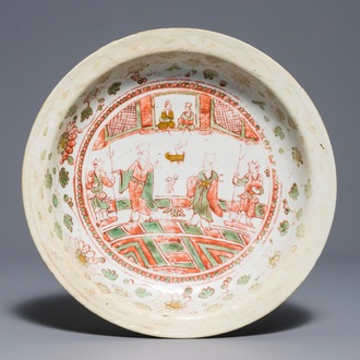 Un plat en porcelaine de Chine polychrome dit 'de Swatow', Ming