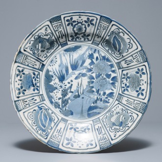 Een Japanse Arita blauwwitte Wanli-stijl schotel met vogeldecor, Edo, 17e eeuw