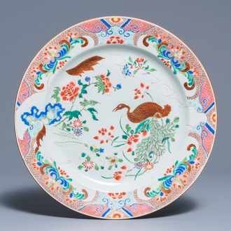 Een grote Chinese famille rose schotel met een gans, Qianlong