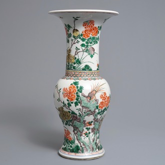 Un vase de forme yenyen en porcelaine de Chine famille verte, Kangxi