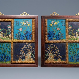 Een paar Chinese cloisonné en verguld bronzen panelen met inscripties, 19/20e eeuw