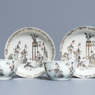 Een paar Chinese grisaille en vergulde koppen en schotels, Qianlong