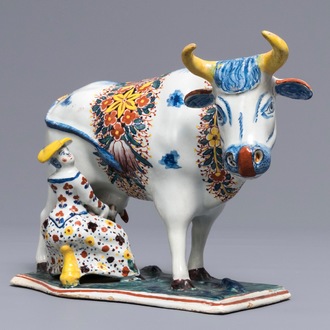 Een grote polychrome Delftse groep van een koe met melkster, 18e eeuw