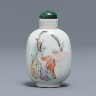 A Chinese qianjiang cai snuff bottle with a lady at a table, 19/20th C.