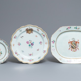 Drie Chinese famille rose wapenschotels voor de Engelse markt, Qianlong