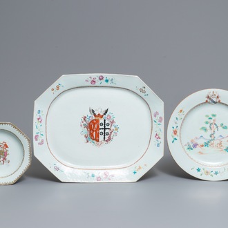 Drie Chinese famille rose wapenschotels voor de Engelse markt, Qianlong