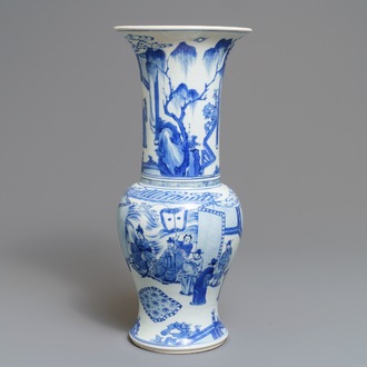Een Chinese blauwwitte yenyen vaas met fijn figuratief decor, Kangxi
