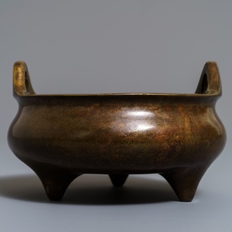 Een Chinese bronzen wierookbrander, Xuande merk, 19e eeuw