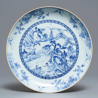 Een Chinese blauwwitte schotel met een rivierlandschap, Yongzheng/Qianlong