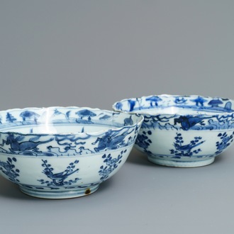 Een paar Chinese blauwwitte kommen, Wanli