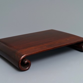 Un socle en bois sculpté, Chine, 19ème