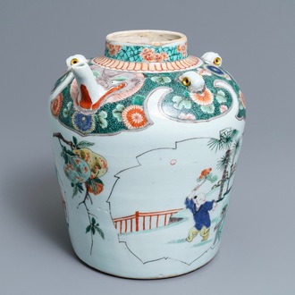 Een grote Chinese famille verte theepot of kan, Kangxi