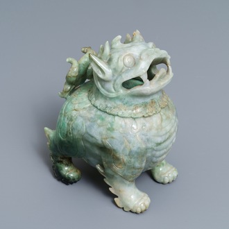 Een Chinese jadeïet wierookbrander in de vorm van een luduan, 19/20e eeuw