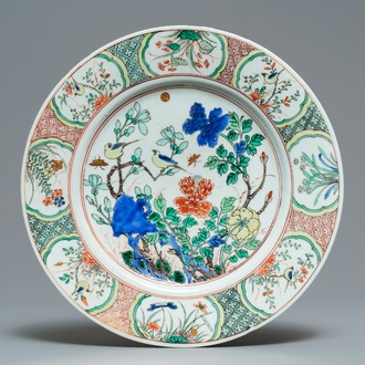 Een Chinese famille verte schotel met Johanneum merk, ex-coll. Augustus de Sterke, Kangxi