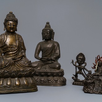 Vier diverse Chinese en Tibetaanse bronzen beelden, 18/19e eeuw