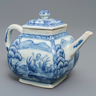 Een Chinese blauwwitte vierkante theepot met nimfen en vissen, Kangxi/Qianlong